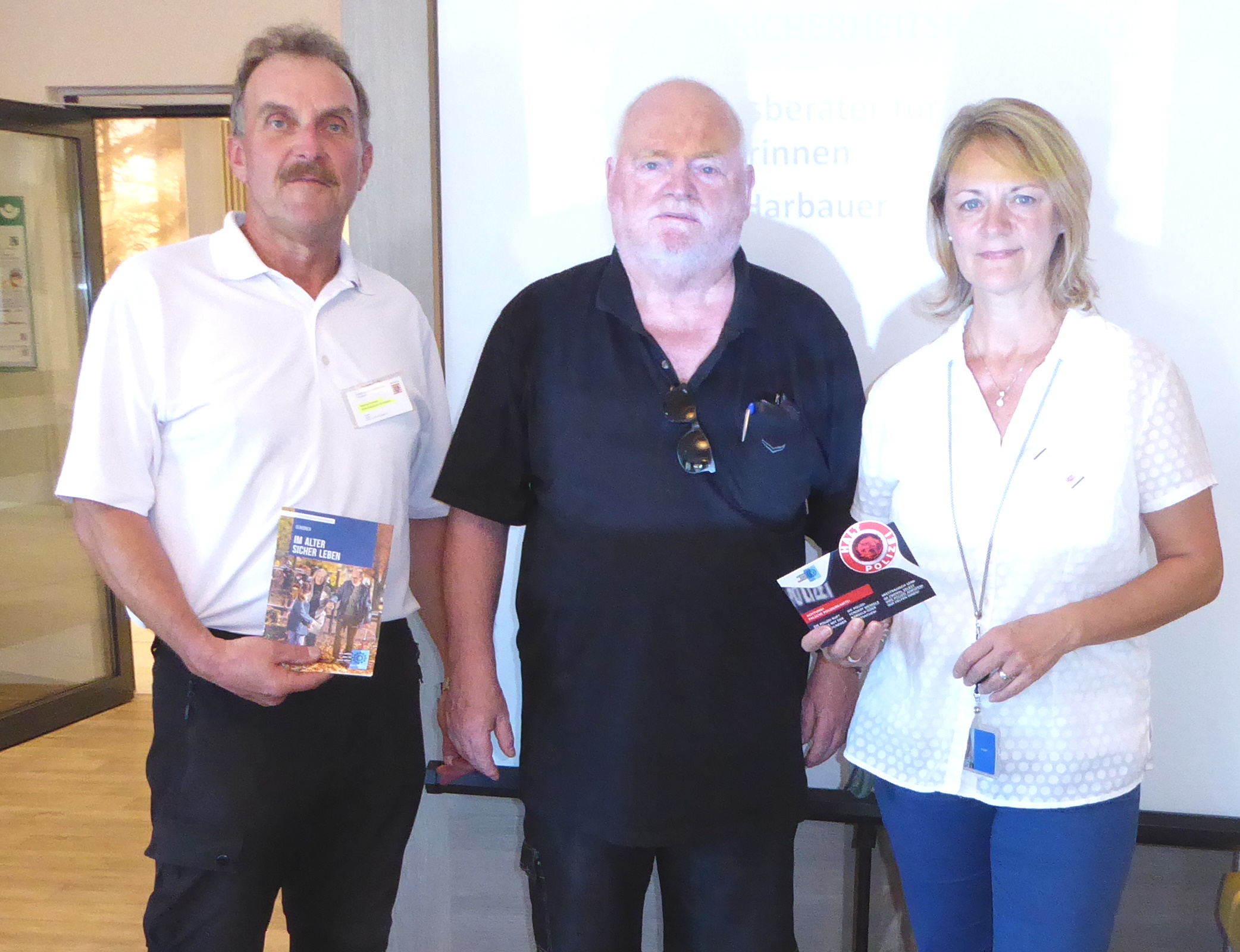 Auf dem Foto sehen Sie von links Reinhold Harbauer, Helmut Müller und Silvia Traber.