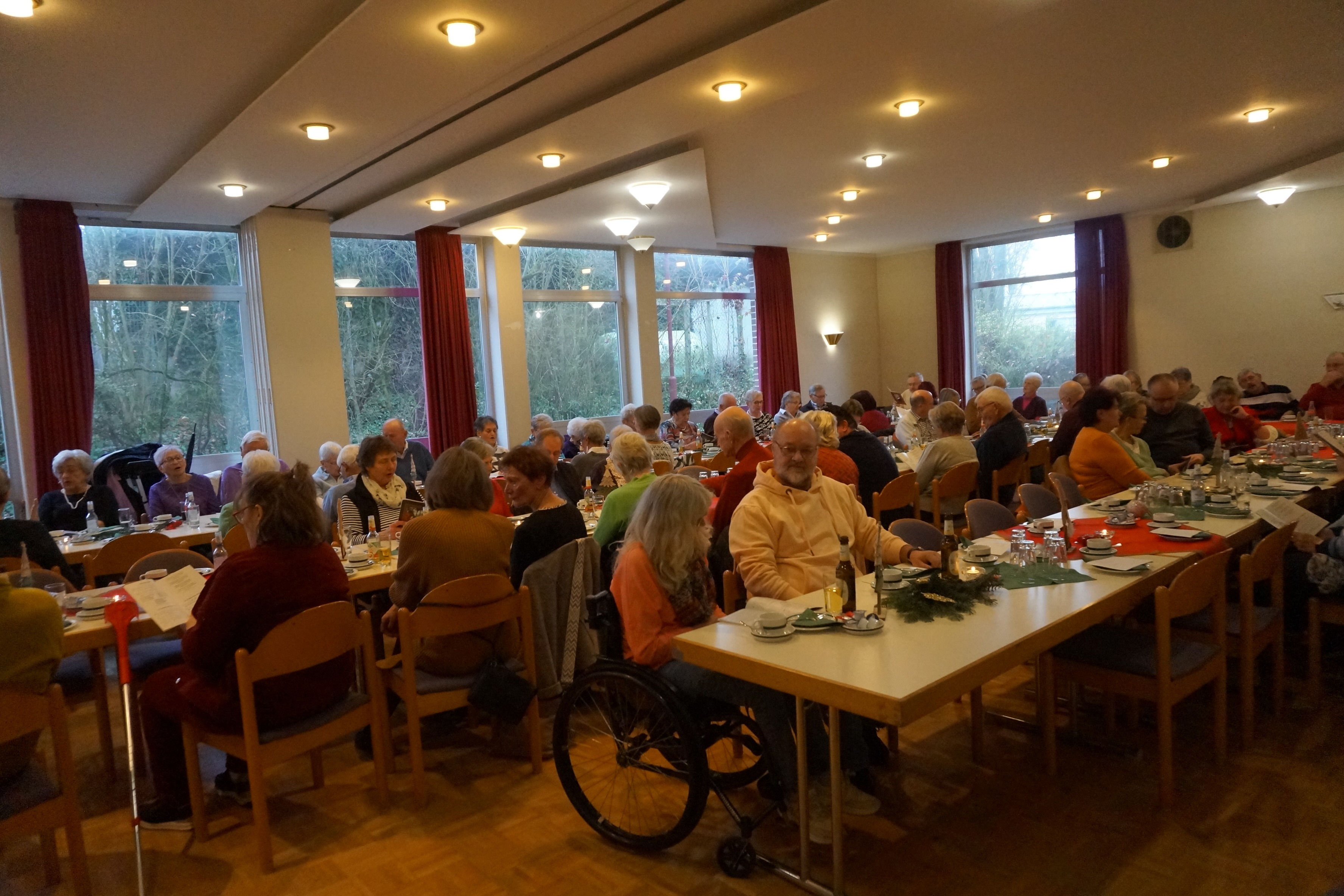 &Uuml;bersichtsaufnahme der anwesenden Mitglieder.