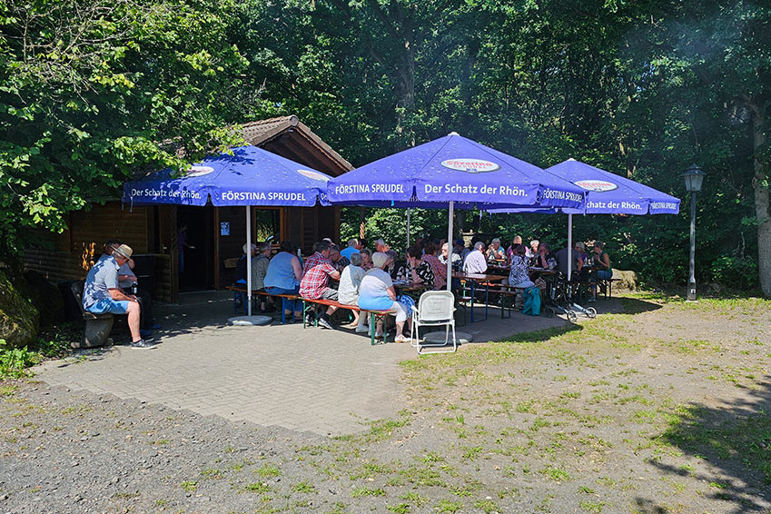 Gem&uuml;tliches Beisammensein an der Grillh&uuml;tte Steinfurt