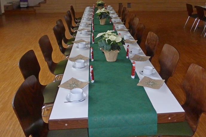 Tisch-Deko ein kleiner Weihnachtsmann wartete auf jeden