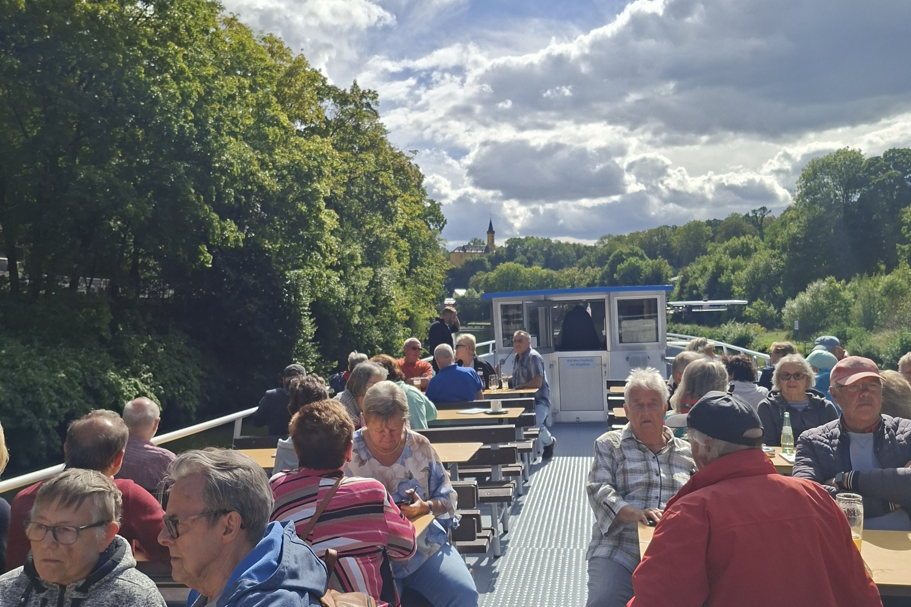 Ausflugsschiff auf der Lahn
