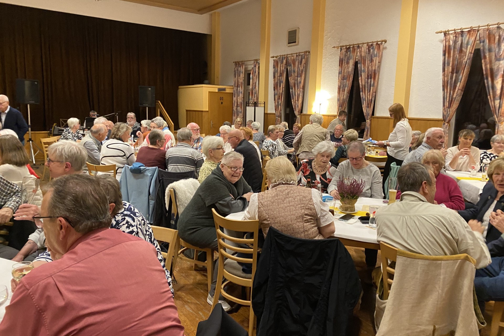Gut Besuchte Veranstaltung Gut Besuchte Veranstaltung mit 85 Besuchern