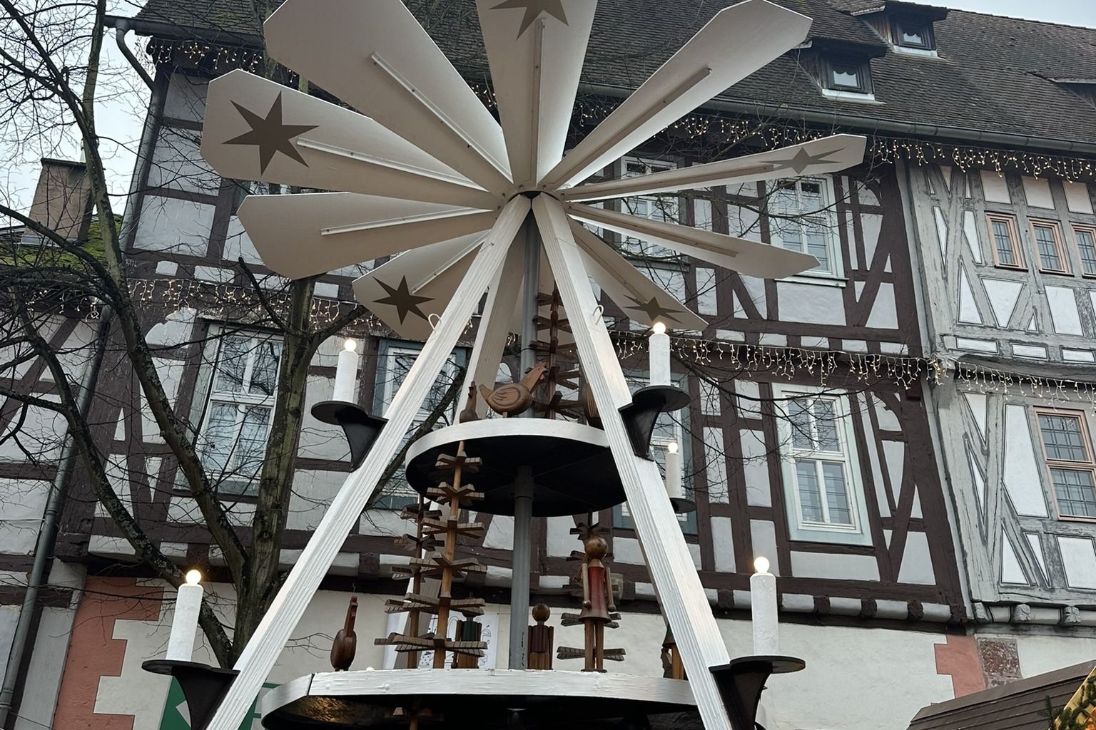 gro&szlig;e Weihnachtsparamide