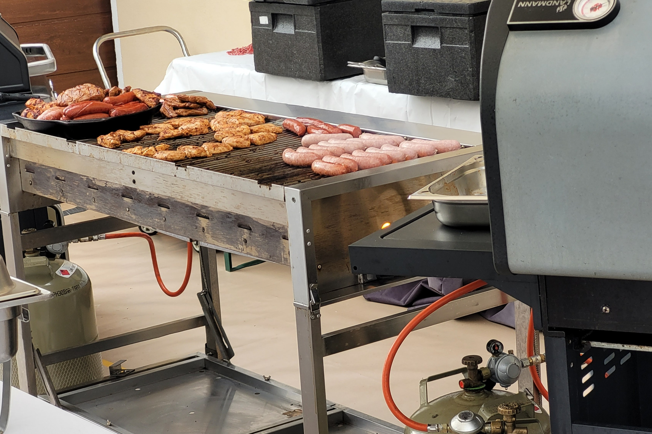 Grill Grill belegt Würstchen