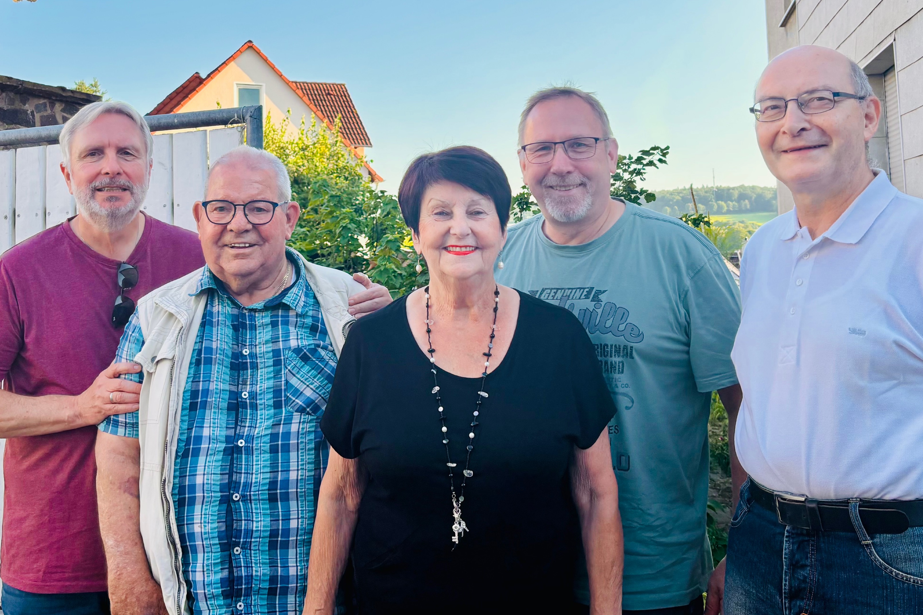 Gruppenfoto mit verabschiedeten Vorstandsmitglieder und Herbert Everts