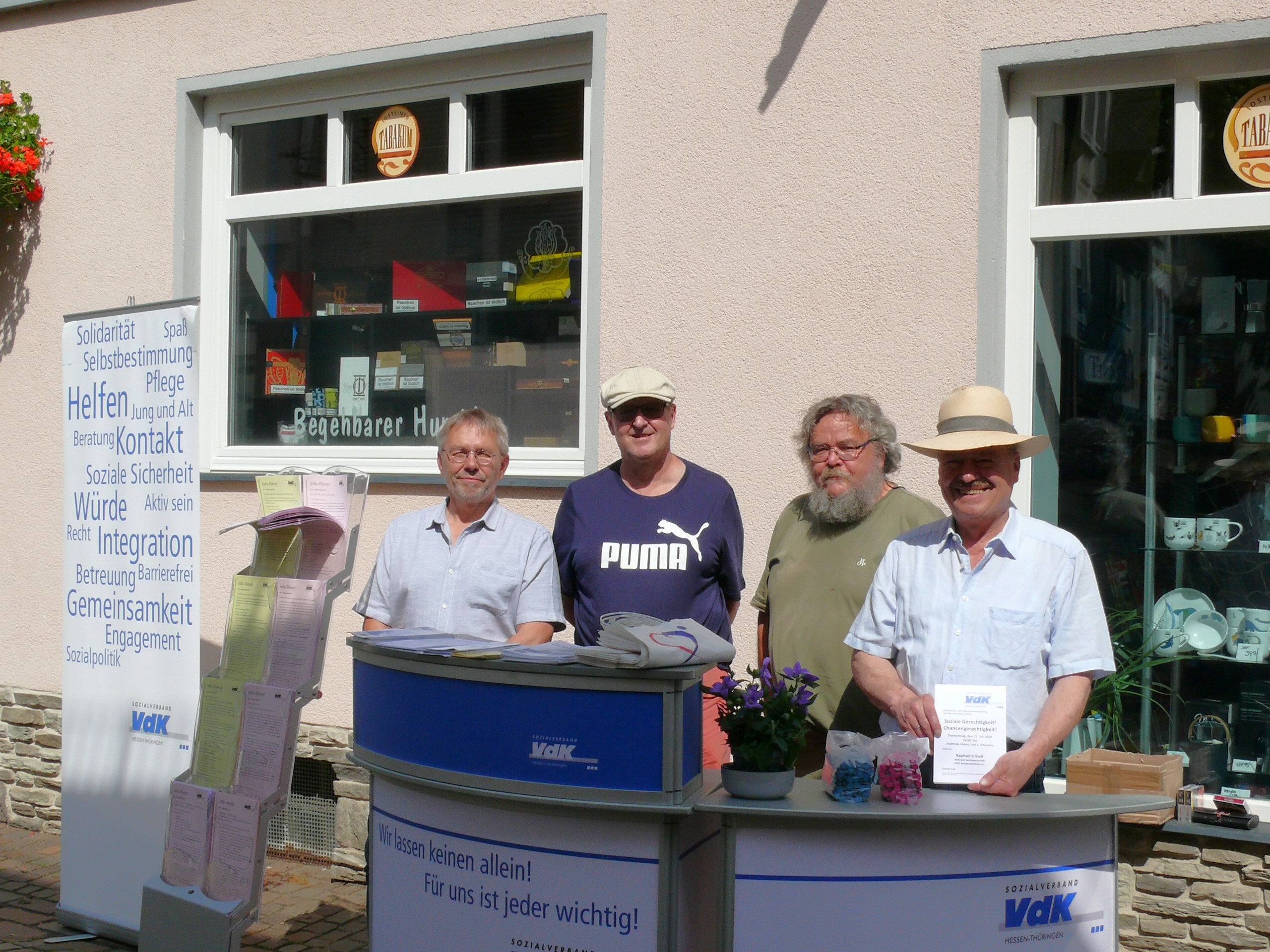 VdK-Ortsverbandsvorsitzender Alfred Strauß (rechts) mit weiteren Mitgliedern des Vorstandes