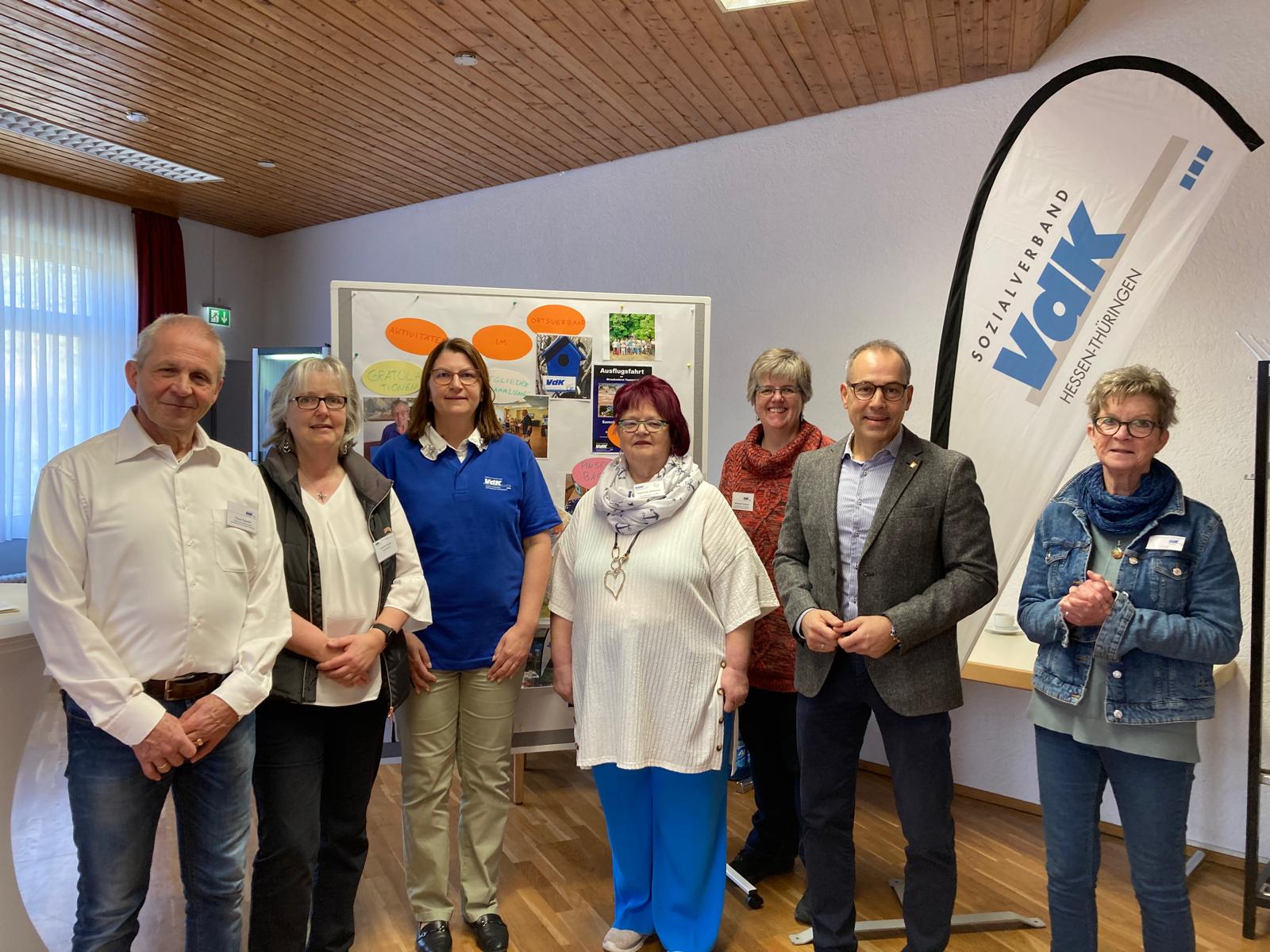 Gruppenbild - Von links nach rechts: Claus Eckerlin, Christine Pfeiffer, Leonie Langer, Inge-Lore Steinmetz, Waltraud Tschech, Bürgermeister Adnan Shaikh, Monika Kehl